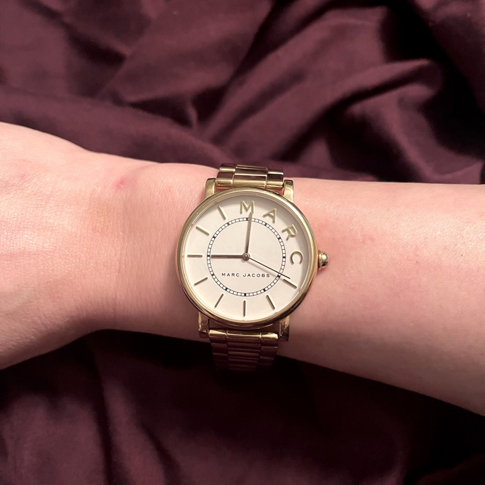 Marc Jacobs gold watch